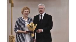 Учитель русского языка и литературы Галлерт Т.А. получила знак отличия «За 20 лет безупречной службы городу Москве». Март 2016